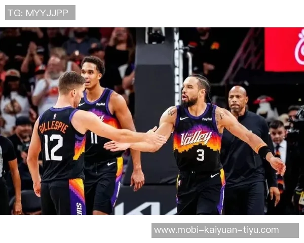 太阳新赛季首发阵容揭晓布克领衔格雷森阿伦与狄龙强势加盟 太阳新赛季首发阵容揭晓布克领衔格雷森阿伦与狄龙强势加盟